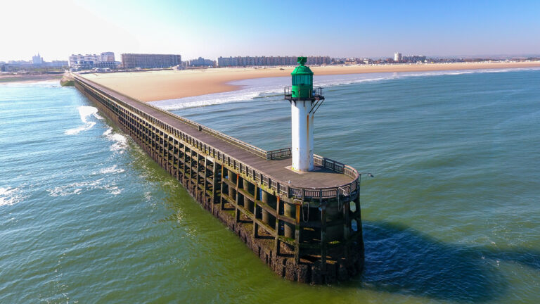 La jetée de Calais et son phare