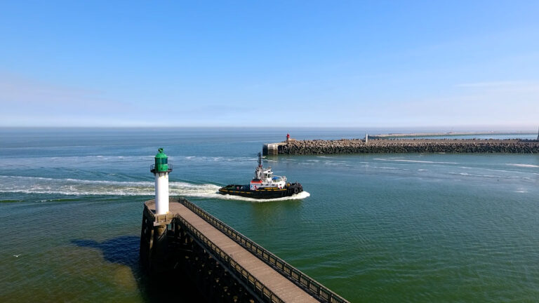 Bateau de retour au port
